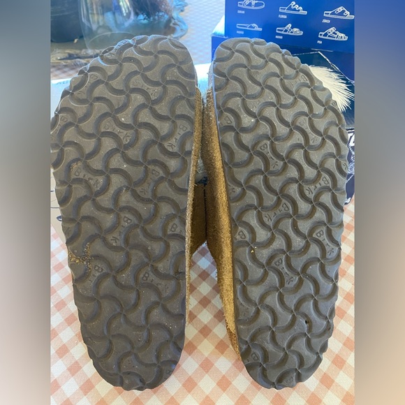 Womens arizona Birkenstock size 37 narrow . - Picture 3 of 5